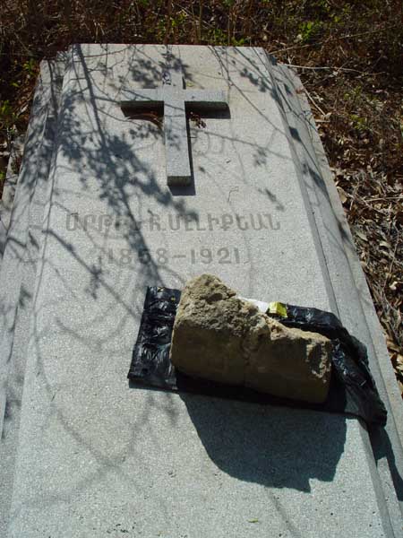 Artin Melikian grave